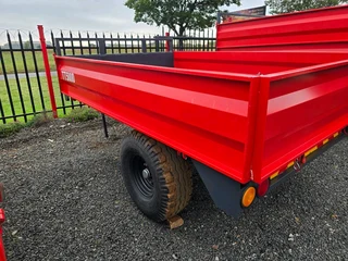 New Single axle tipper trailers available for sale at Mad Farmer SA Middelburg MP.