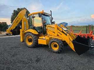 Revaro HD 96 TLB&#39;s available for sale at Mad Farmer SA Middelburg MP.