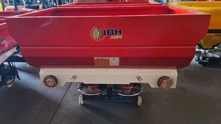 New 600ltr fertilizer spreaders available for sale at Mad Farmer SA Middelburg MP.