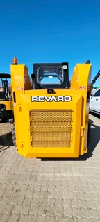 Revaro T-REX 708 Skidsteers available for sale at Mad Farmer SA Middelburg MP.