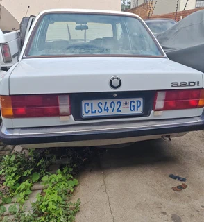 1987 BMW 3 Series Sedan Silver bumper