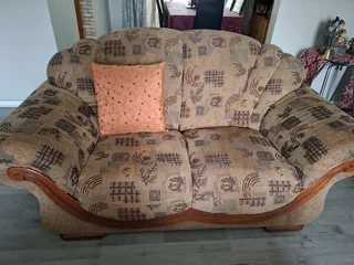 Grafton everest 6 seater lounge set plus a glass coffee table