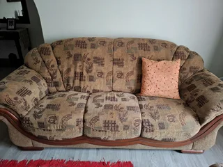 Grafton everest 6 seater lounge set plus a glass coffee table