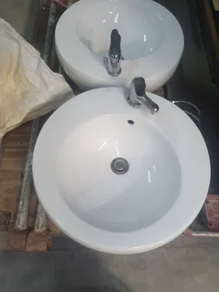 Round hand basins