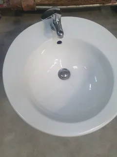 Round hand basins