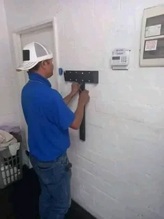 Professional Solar intergrations with inverter and battery setups.