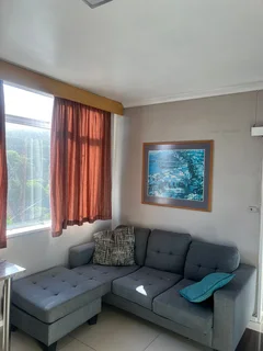 R6700  Rosebank Room to rent in 2 bedroom apartment