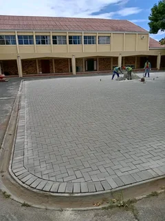 PAVING R60per square LABOUR 0813664446