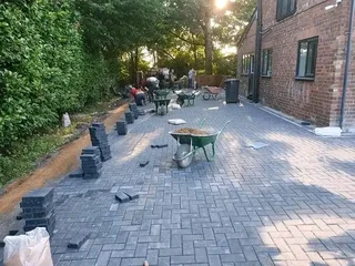PAVING R60per square LABOUR 0813664446