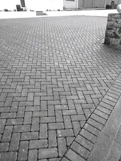 PAVING R60per square LABOUR 0813664446