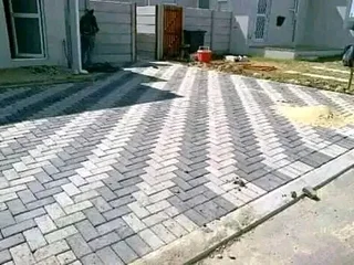 PAVING R60 per SQ Labour Only 0813664446