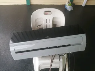 12000btu Alaska mirror finish aircon in good working condition