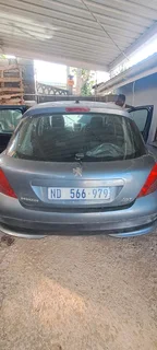 2012 Peugeot 207 1.4 16V 4 door manual stripping complete car for spares