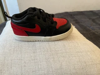 Sneakers - Ad posted by Ashlin Damons