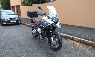 2007 BMW R1200GS Adventure. Need some little TLC.   Engine and gear box 100%.    NO SERVO brake