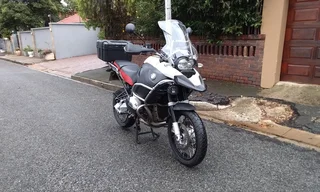 2007 BMW R1200GS Adventure. Need some little TLC.   Engine and gear box 100%.    NO SERVO brake