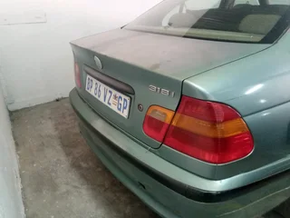 BMW E46 318i Stripping