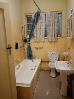 SPACIOUS ROOM IN PMB CENTRAL