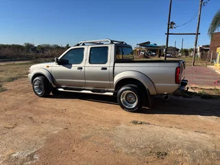 2005 Nissan Hardbody Double Cab