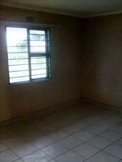 flat to rent R2000 per month