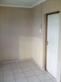 flat to rent R2000 per month