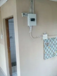 flat to rent R2000 per month