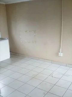 flat to rent R2000 per month