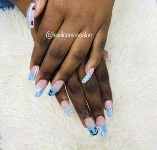 ARE YOU A PROFFESSIONAL NAIL TECH LOOKING FOR A JOB