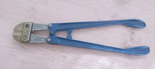 Bolt cutter