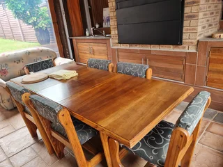 Dining Room/Lapa Table and Chairs