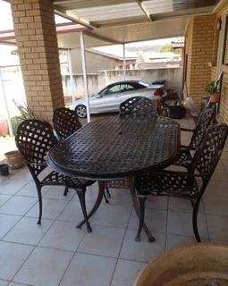 Outdoor aluminium garden set with large umbrella