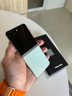 Samsung Galaxy Z Flip 5 – 256GB | Dual Sim | Mint Green