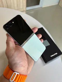 Samsung Galaxy Z Flip 5 – 256GB | Dual Sim | Mint Green