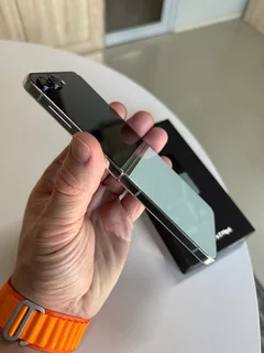 Samsung Galaxy Z Flip 5 – 256GB | Dual Sim | Mint Green