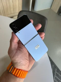 Samsung Galaxy Z Flip 4 – 256GB | Dual Sim | Blue