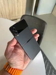 Samsung Galaxy Z Flip 4 – 256GB | Dual Sim | Black