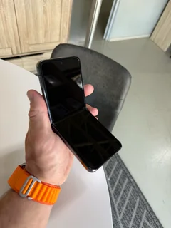 Samsung Galaxy Z Flip 4 – 256GB | Dual Sim | Black