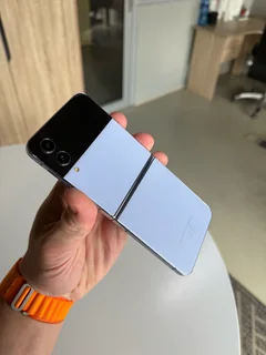 Samsung Galaxy Z Flip 4 – 256GB | Dual Sim | Blue | Perfect Condition