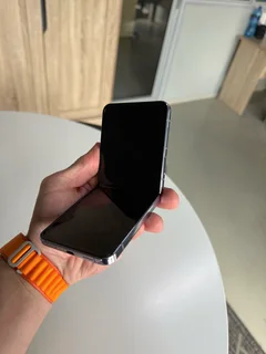 Samsung Galaxy Z Flip 4 – 256GB | Dual Sim | Blue | Perfect Condition