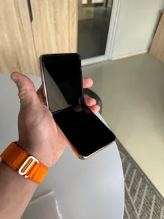 Samsung Galaxy Z Flip 4 – 256GB | Dual Sim | Pink Gold