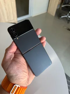 Samsung Galaxy Z Flip 4 – 256GB | Dual Sim | Black