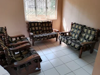 Lounge suite  R950.o.n.c.o.