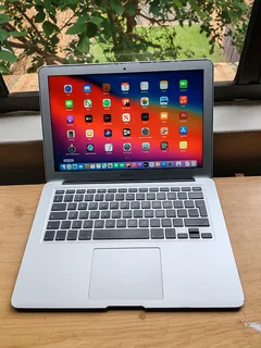 CORE i5 MACBOOK AIR MID 2013  MODEL 4GB RAM 128SSD R2800