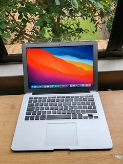 CORE i5 MACBOOK AIR MID 2013  MODEL 4GB RAM 128SSD R2800
