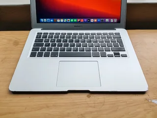 CORE i5 MACBOOK AIR MID 2013  MODEL 4GB RAM 128SSD R2800