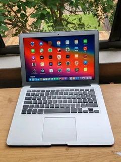 CORE i5 MACBOOK AIR MID 2015   8GB RAM R4500