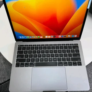Core I5 Macbook Pro Mid 2017 13inch 8gb Ram R7800