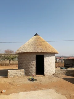 Vhunyunyu thatch and projects