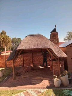 Vhunyunyu thatch and repairs