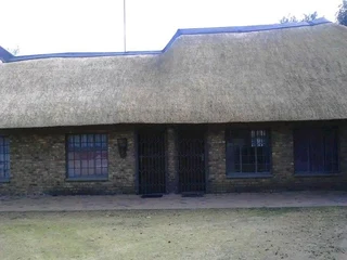 Vhunyunyu thatch and repairs